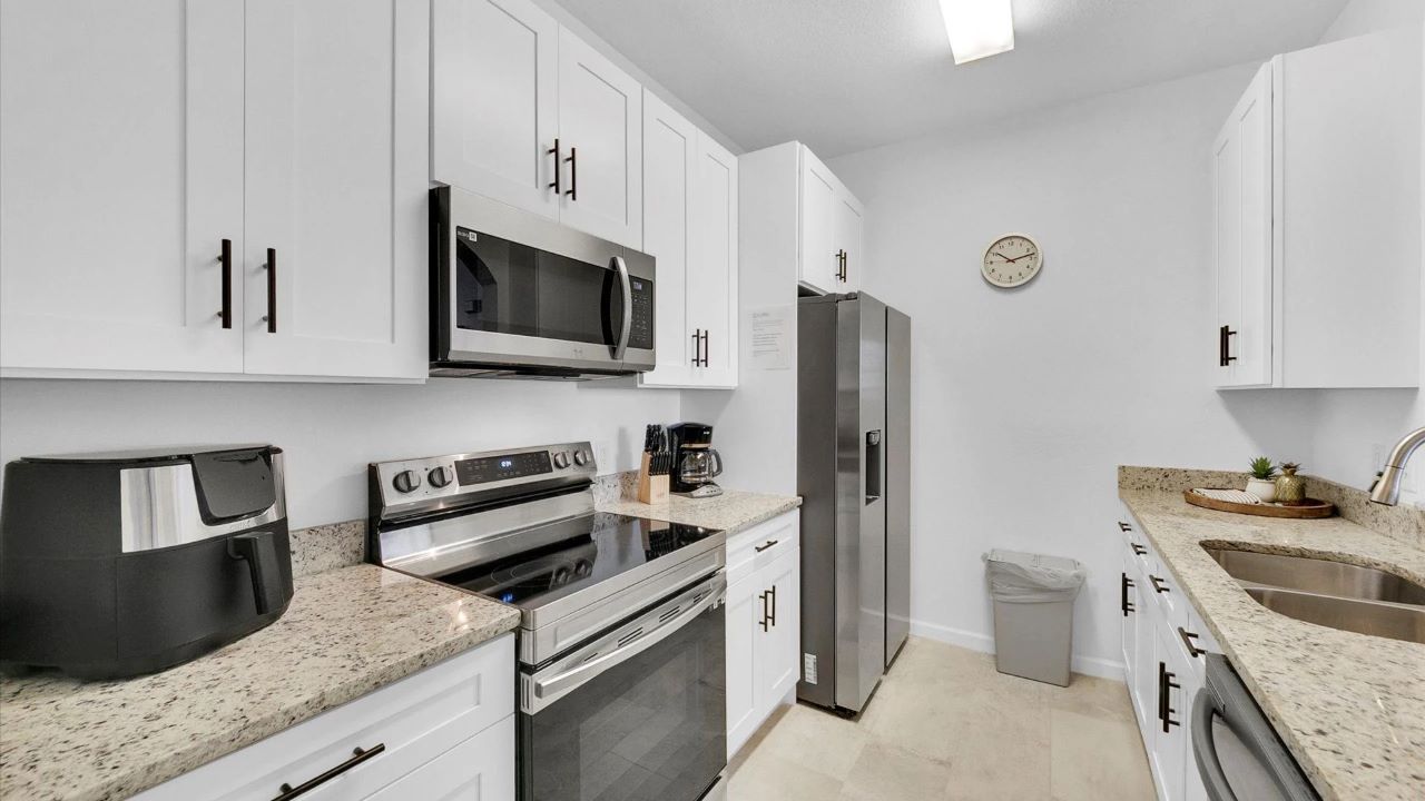 4 Windsor Palms 2 Bed Apartment Kitchen